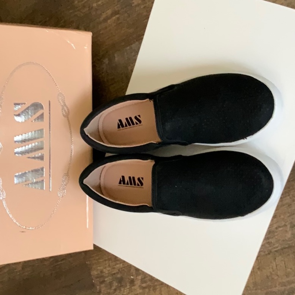 AMS Sneakers